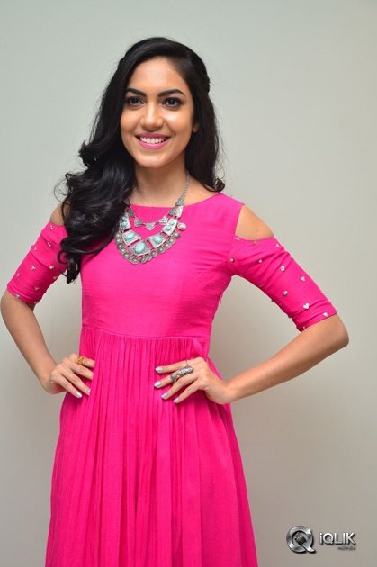 Ritu-Varma-At-Pelli-Choopulu-Movie-100-Days-Function